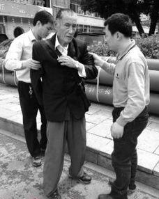 谁爆料曹文轩的视频最新,揭秘文学大师的幕后故事 第1张 谁爆料曹文轩的视频最新,揭秘文学大师的幕后故事 第1张